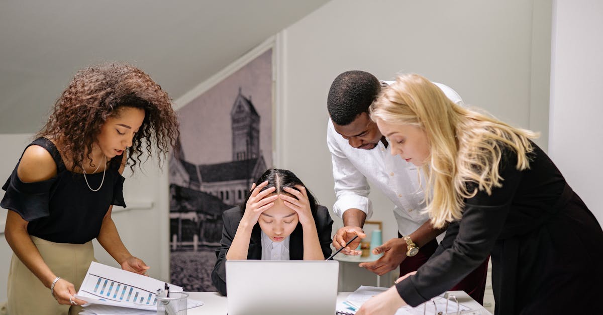 découvrez le rôle essentiel d'un responsable du support technique, chargé de superviser les équipes d'assistance, d'améliorer la satisfaction client et d'assurer un service de qualité optimale dans la résolution des problèmes techniques.